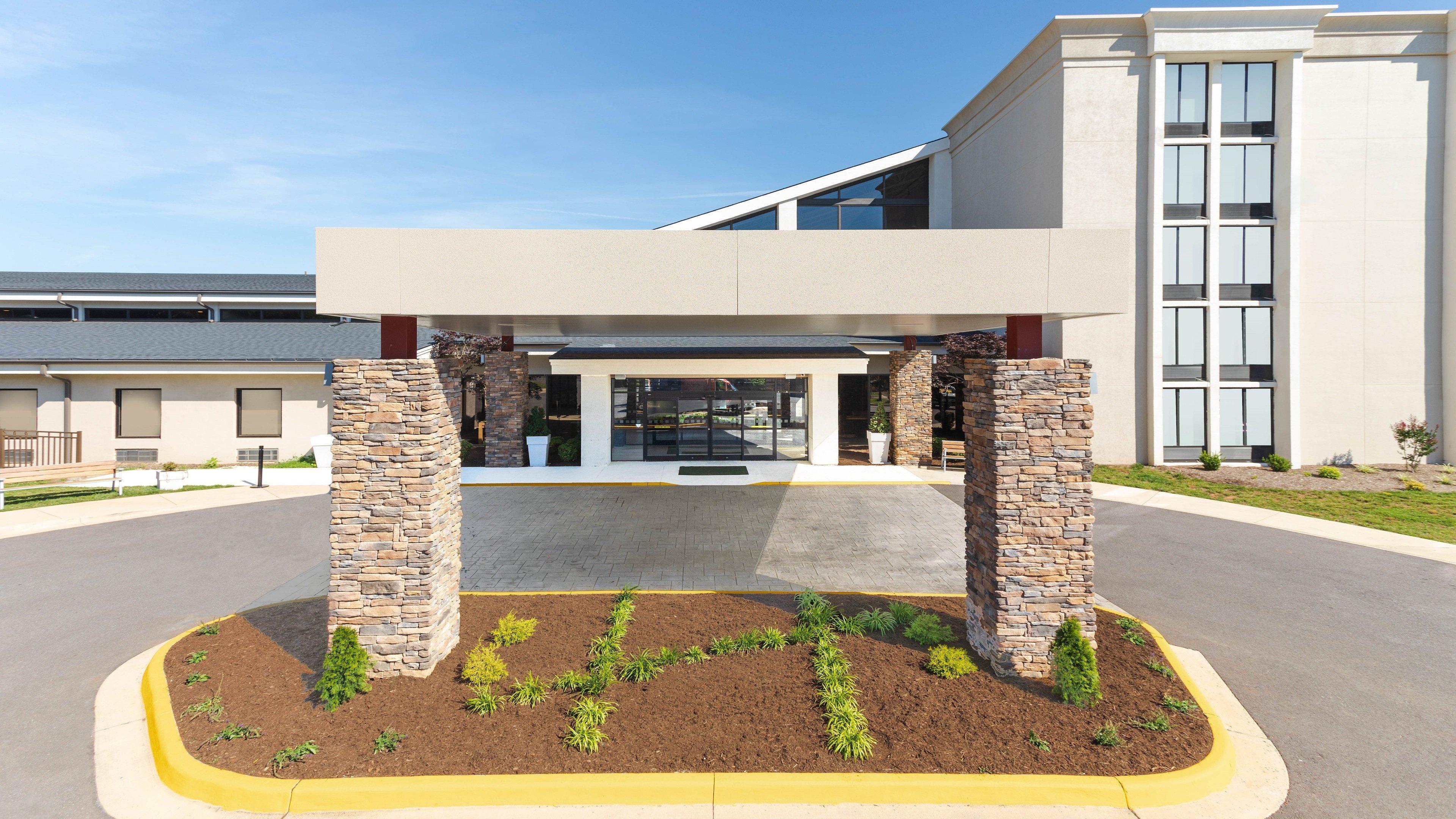 Holiday Inn Roanoke Airport - Conference Ctr By Ihg Экстерьер фото