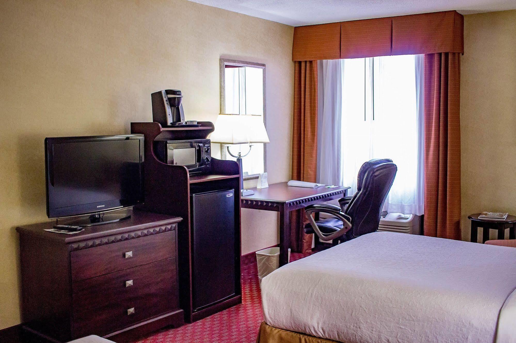 Holiday Inn Roanoke Airport - Conference Ctr By Ihg Экстерьер фото